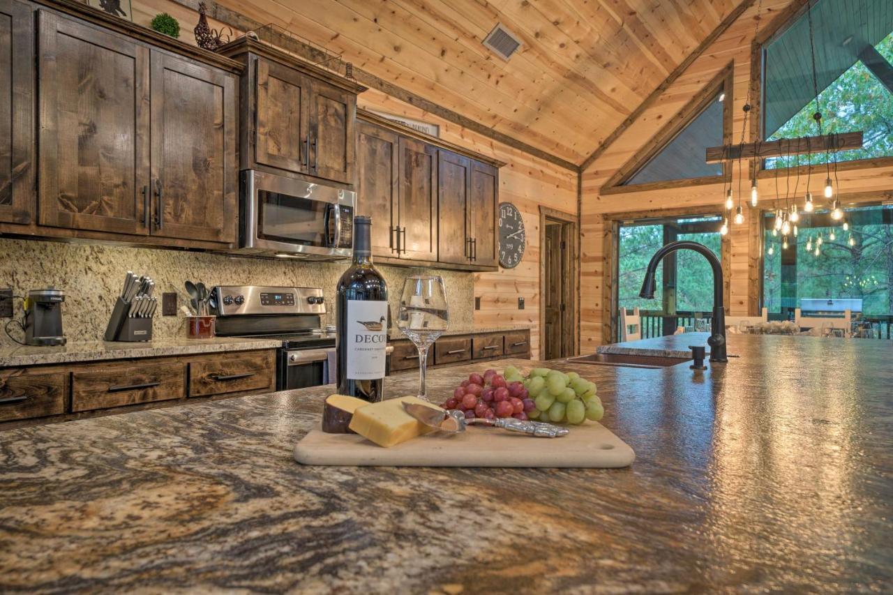 Broken Bow Cabin Deck With Hot Tub And Pool Table! ภายนอก รูปภาพ