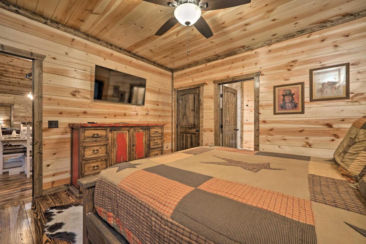 Broken Bow Cabin Deck With Hot Tub And Pool Table! ภายนอก รูปภาพ